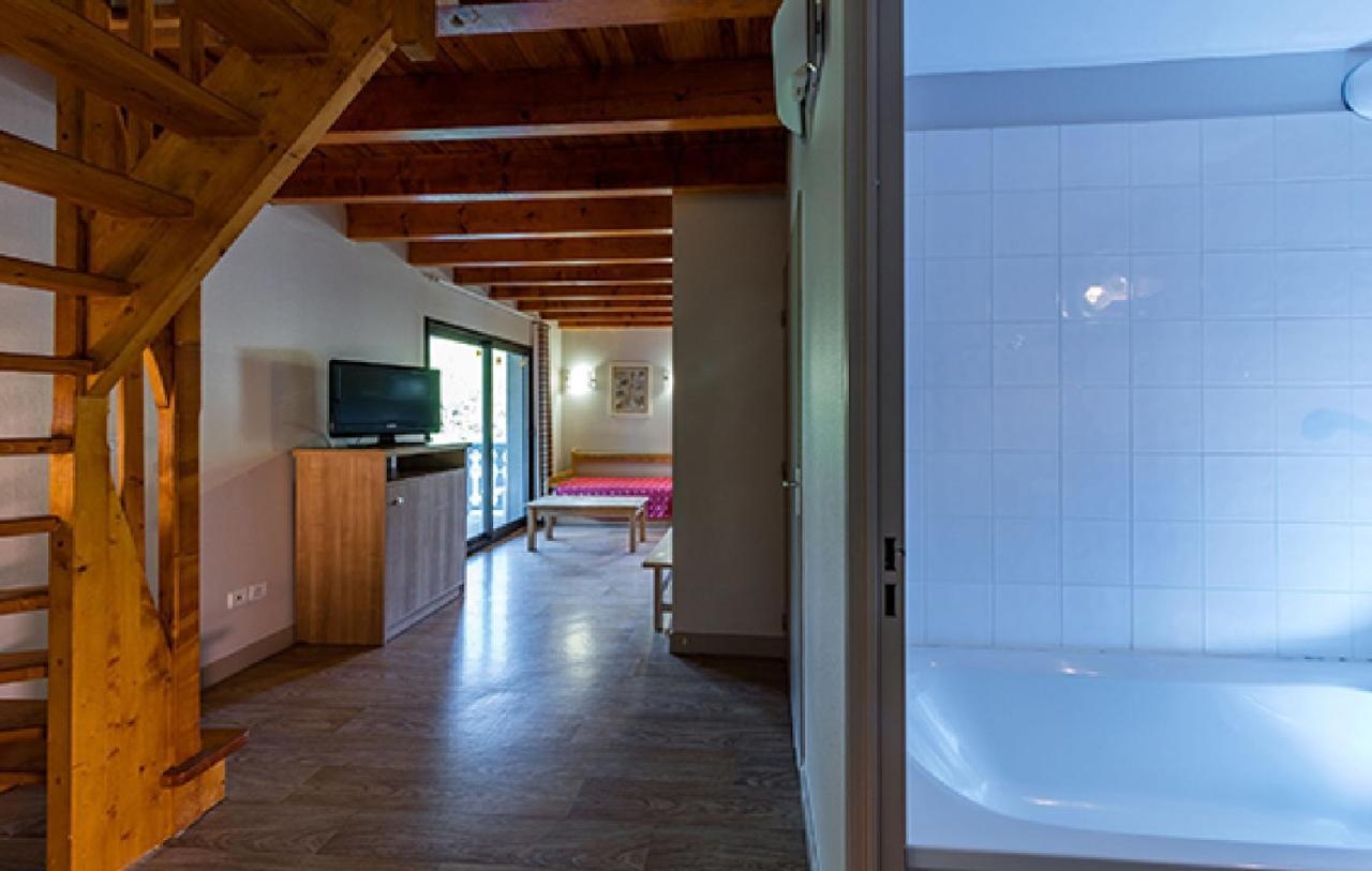 Residence Les Trois Vallees - Arreau Bagian luar foto