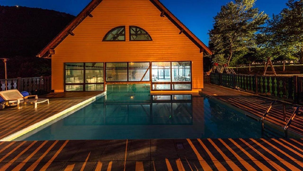 Residence Les Trois Vallees - Arreau Bagian luar foto